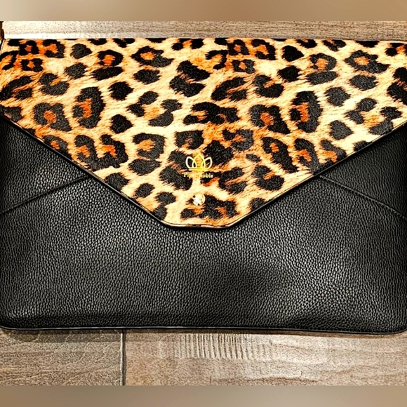 Piper Noble Crossbody Bag - Picture 4 of 11